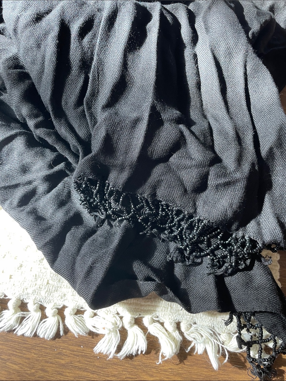 A BROD BEADED WRAP - Picture 4 of 5